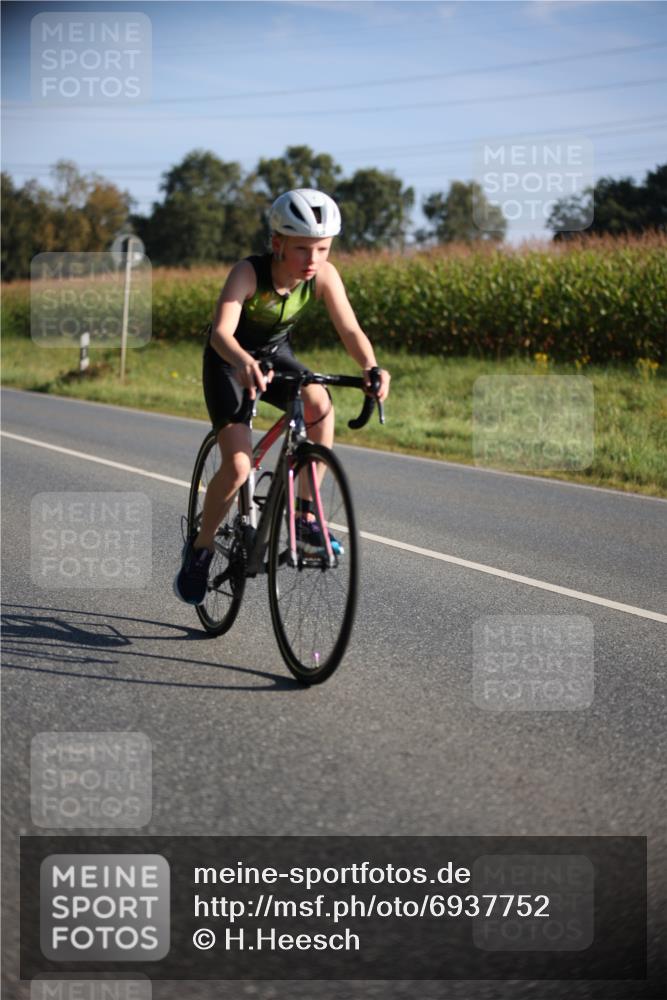 01.09.2024 - 17. Tribühne Triathlon H.Heesch http://msf.ph/oto/6937752 01.09.2024 09:41:02 Radfahren 113, 121, 128 meine-sportfotos.de