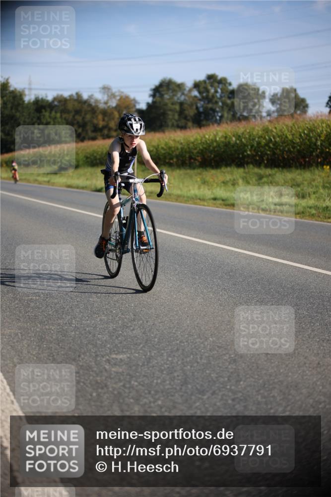 01.09.2024 - 17. Tribühne Triathlon H.Heesch http://msf.ph/oto/6937791 01.09.2024 09:41:13 Radfahren 70, 77, 96 meine-sportfotos.de