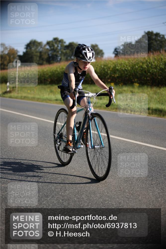 01.09.2024 - 17. Tribühne Triathlon H.Heesch http://msf.ph/oto/6937813 01.09.2024 09:41:13 Radfahren 70, 77, 96 meine-sportfotos.de