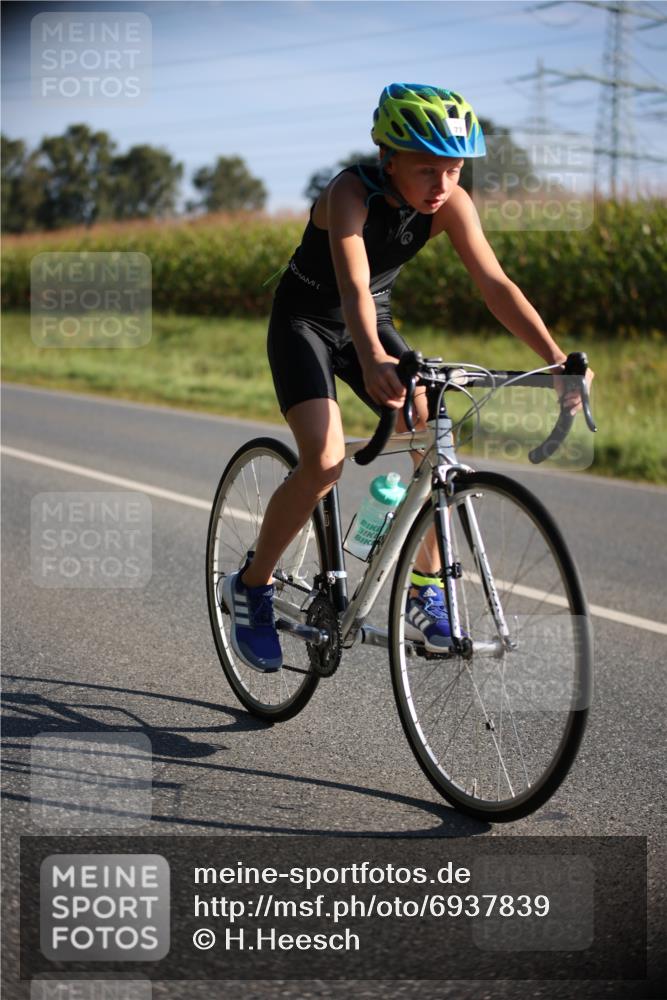 01.09.2024 - 17. Tribühne Triathlon H.Heesch http://msf.ph/oto/6937839 01.09.2024 09:41:17 Radfahren 77, 96 meine-sportfotos.de