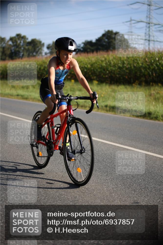 01.09.2024 - 17. Tribühne Triathlon H.Heesch http://msf.ph/oto/6937857 01.09.2024 09:41:22 Radfahren 63, 80, 96, 110, 112, 123 meine-sportfotos.de