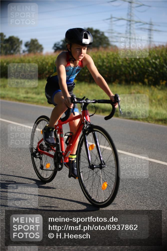 01.09.2024 - 17. Tribühne Triathlon H.Heesch http://msf.ph/oto/6937862 01.09.2024 09:41:22 Radfahren 63, 80, 96, 110, 112, 123 meine-sportfotos.de