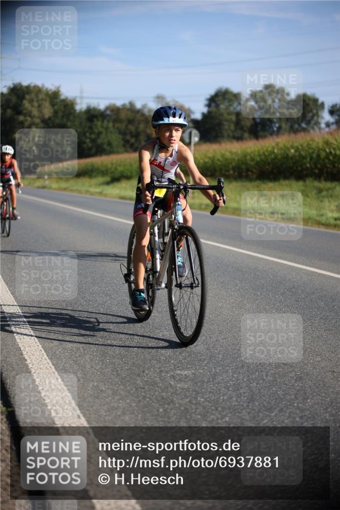 01.09.2024 - 17. Tribühne Triathlon H.Heesch http://msf.ph/oto/6937881 01.09.2024 09:41:30 Radfahren 63, 80, 81, 87, 110, 112, 123 meine-sportfotos.de