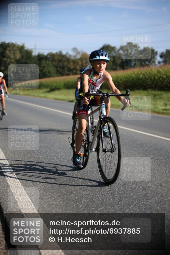 01.09.2024 - 17. Tribühne Triathlon H.Heesch http://msf.ph/oto/6937885 01.09.2024 09:41:30 Radfahren 63, 80, 81, 87, 110, 112, 123 meine-sportfotos.de