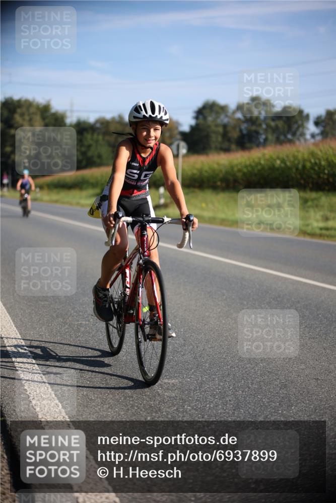 01.09.2024 - 17. Tribühne Triathlon H.Heesch http://msf.ph/oto/6937899 01.09.2024 09:41:31 Radfahren 63, 80, 81, 87, 110, 112, 123 meine-sportfotos.de
