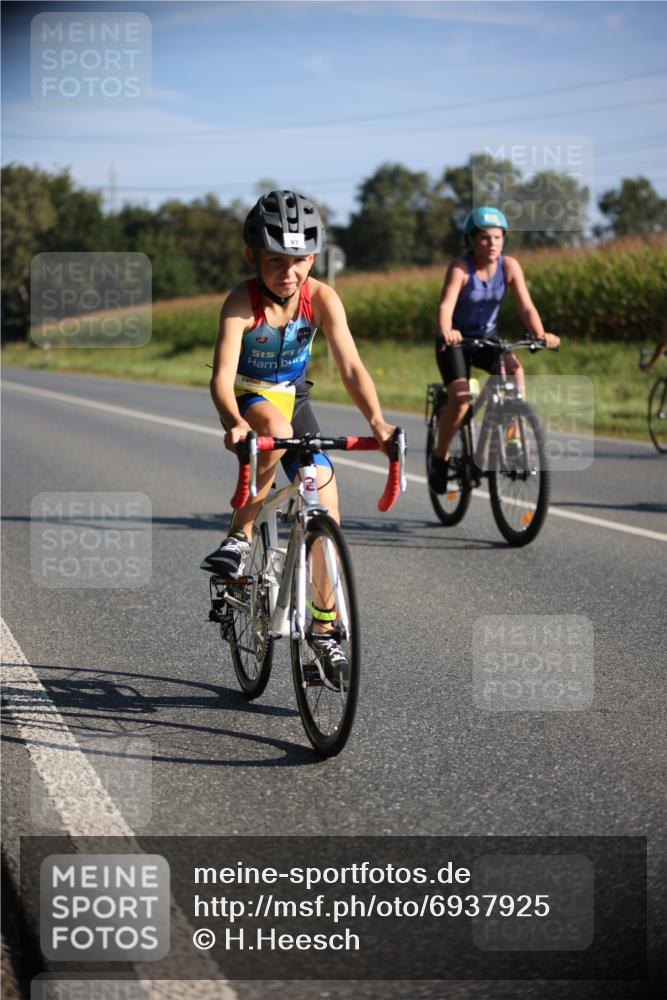 01.09.2024 - 17. Tribühne Triathlon H.Heesch http://msf.ph/oto/6937925 01.09.2024 09:41:35 Radfahren 81, 87, 125, 129 meine-sportfotos.de