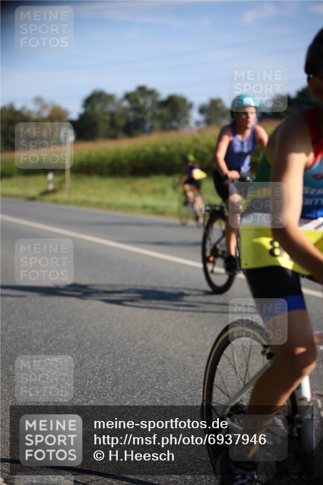 01.09.2024 - 17. Tribühne Triathlon H.Heesch http://msf.ph/oto/6937946 01.09.2024 09:41:35 Radfahren 81, 87, 125, 129 meine-sportfotos.de