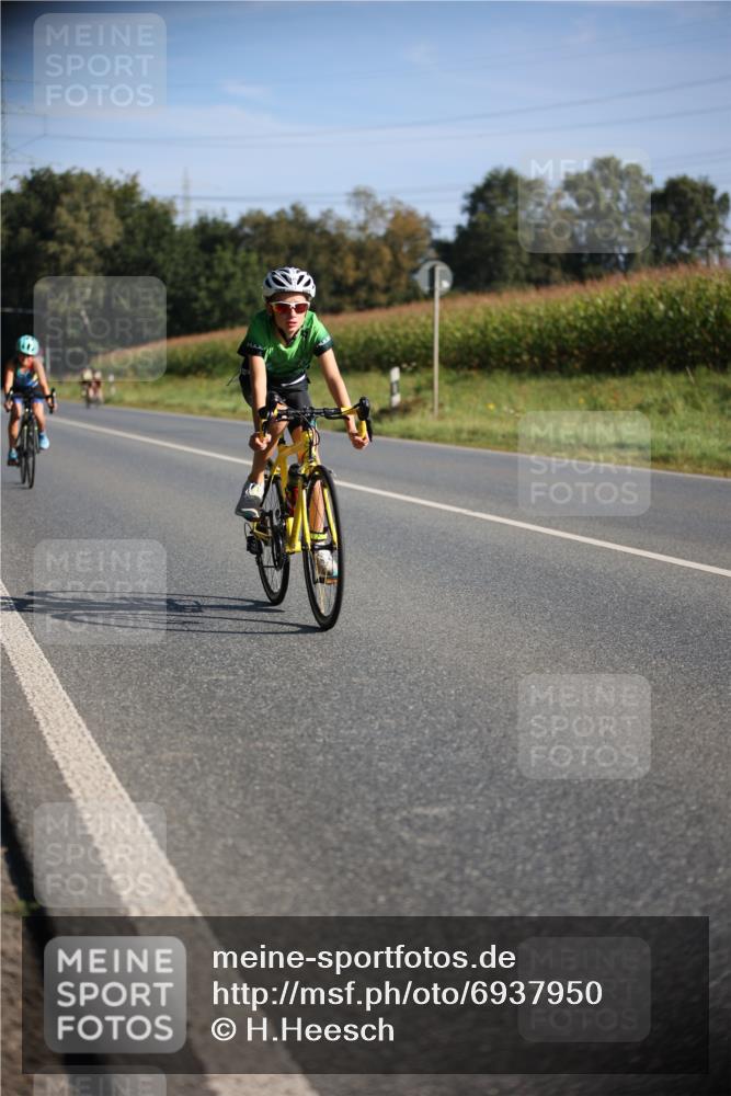 01.09.2024 - 17. Tribühne Triathlon H.Heesch http://msf.ph/oto/6937950 01.09.2024 09:41:44 Radfahren 102, 125, 129 meine-sportfotos.de