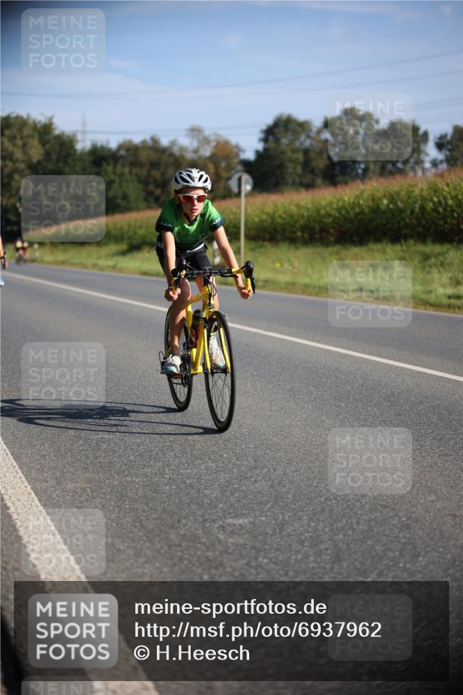 01.09.2024 - 17. Tribühne Triathlon H.Heesch http://msf.ph/oto/6937962 01.09.2024 09:41:44 Radfahren 102, 125, 129 meine-sportfotos.de