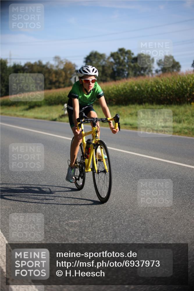 01.09.2024 - 17. Tribühne Triathlon H.Heesch http://msf.ph/oto/6937973 01.09.2024 09:41:44 Radfahren 102, 125, 129 meine-sportfotos.de
