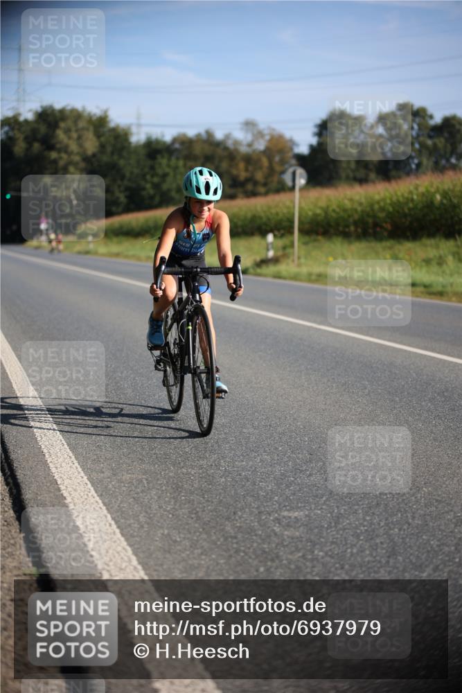 01.09.2024 - 17. Tribühne Triathlon H.Heesch http://msf.ph/oto/6937979 01.09.2024 09:41:46 Radfahren 102, 125, 129 meine-sportfotos.de