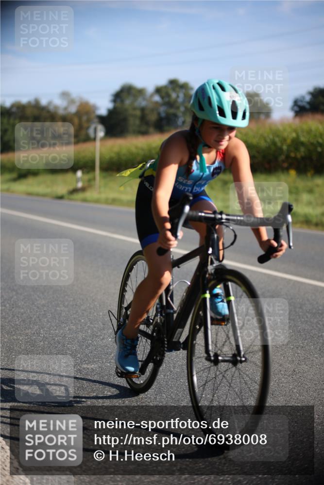 01.09.2024 - 17. Tribühne Triathlon H.Heesch http://msf.ph/oto/6938008 01.09.2024 09:41:46 Radfahren 102, 125, 129 meine-sportfotos.de