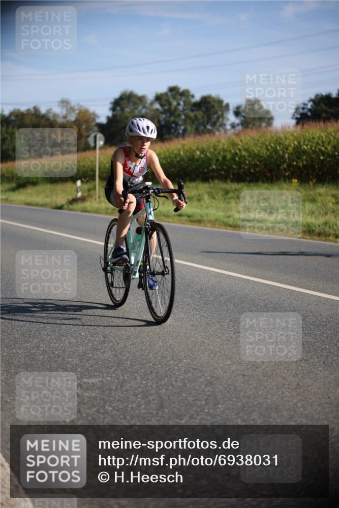 01.09.2024 - 17. Tribühne Triathlon H.Heesch http://msf.ph/oto/6938031 01.09.2024 09:42:07 Radfahren 97, 126, 127 meine-sportfotos.de