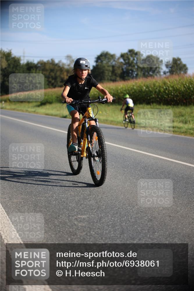01.09.2024 - 17. Tribühne Triathlon H.Heesch http://msf.ph/oto/6938061 01.09.2024 09:42:09 Radfahren 97, 126, 127 meine-sportfotos.de