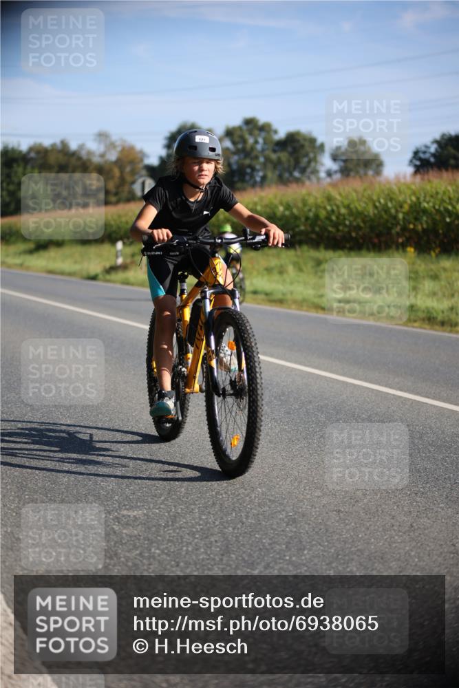 01.09.2024 - 17. Tribühne Triathlon H.Heesch http://msf.ph/oto/6938065 01.09.2024 09:42:09 Radfahren 97, 126, 127 meine-sportfotos.de