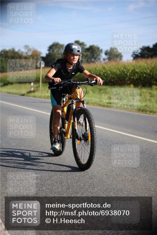 01.09.2024 - 17. Tribühne Triathlon H.Heesch http://msf.ph/oto/6938070 01.09.2024 09:42:10 Radfahren 127 meine-sportfotos.de
