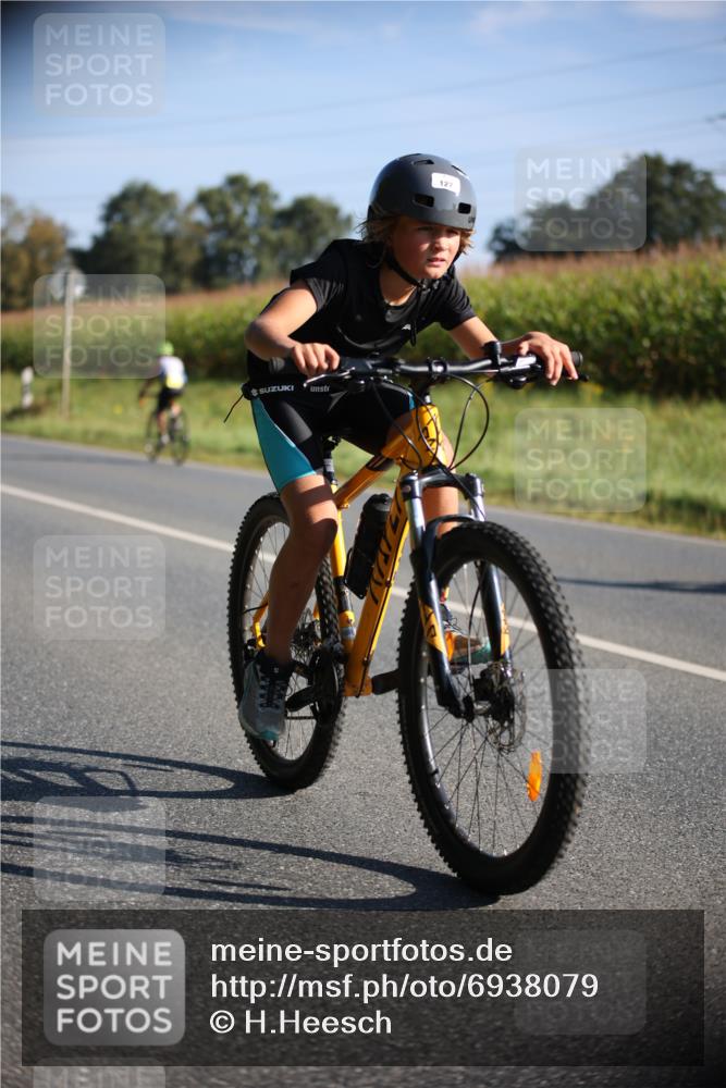 01.09.2024 - 17. Tribühne Triathlon H.Heesch http://msf.ph/oto/6938079 01.09.2024 09:42:10 Radfahren 127 meine-sportfotos.de