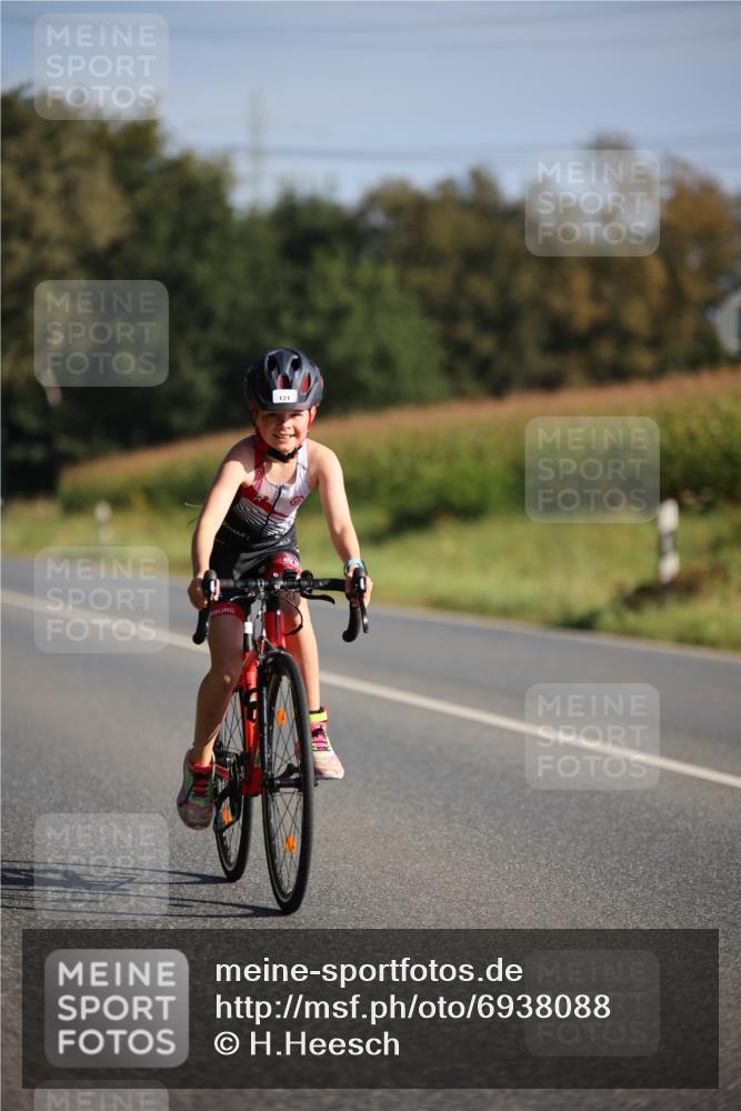 01.09.2024 - 17. Tribühne Triathlon H.Heesch http://msf.ph/oto/6938088 01.09.2024 09:42:56 Radfahren 74, 75, 121 meine-sportfotos.de
