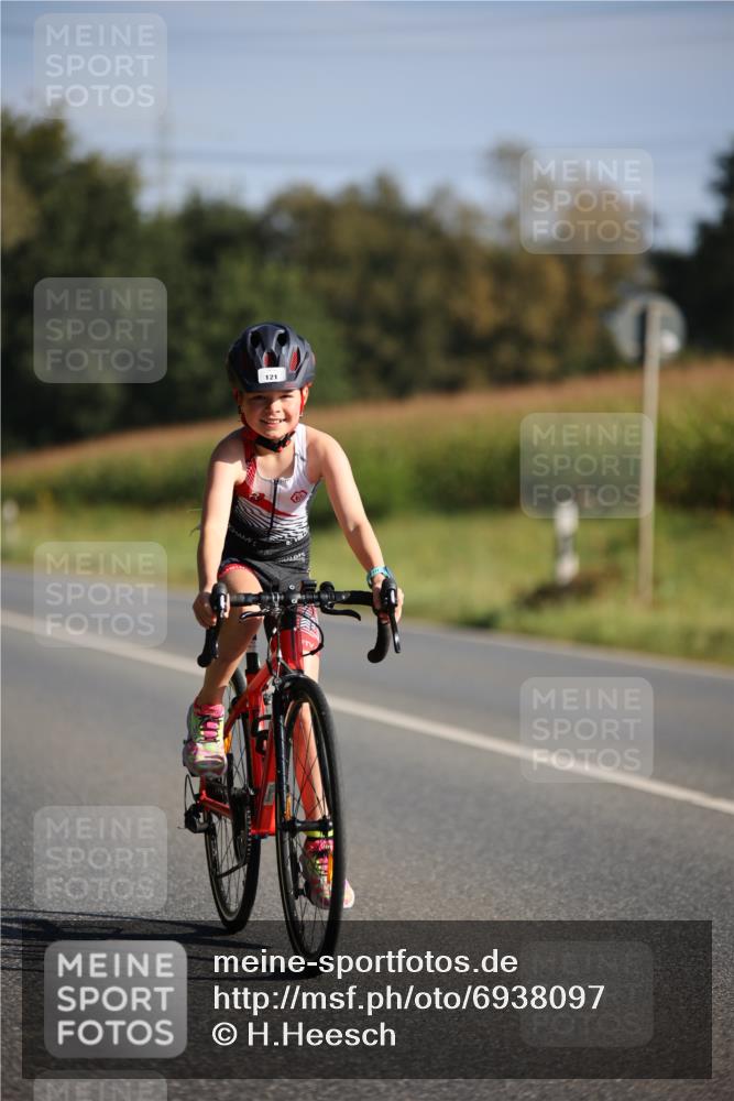 01.09.2024 - 17. Tribühne Triathlon H.Heesch http://msf.ph/oto/6938097 01.09.2024 09:42:56 Radfahren 74, 75, 121 meine-sportfotos.de