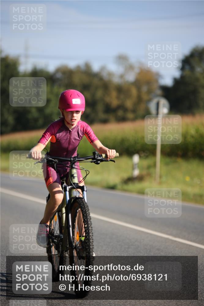 01.09.2024 - 17. Tribühne Triathlon H.Heesch http://msf.ph/oto/6938121 01.09.2024 09:42:58 Radfahren 74, 75, 121 meine-sportfotos.de