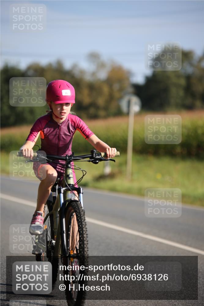 01.09.2024 - 17. Tribühne Triathlon H.Heesch http://msf.ph/oto/6938126 01.09.2024 09:42:58 Radfahren 74, 75, 121 meine-sportfotos.de
