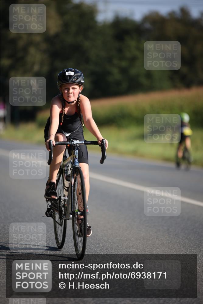 01.09.2024 - 17. Tribühne Triathlon H.Heesch http://msf.ph/oto/6938171 01.09.2024 09:43:25 Radfahren 95, 123 meine-sportfotos.de