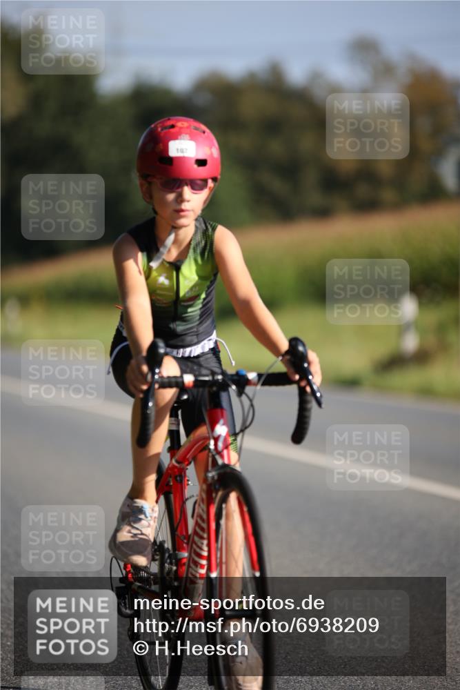 01.09.2024 - 17. Tribühne Triathlon H.Heesch http://msf.ph/oto/6938209 01.09.2024 09:43:49 Radfahren 102 meine-sportfotos.de