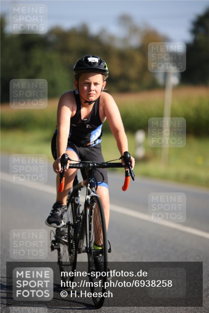01.09.2024 - 17. Tribühne Triathlon H.Heesch http://msf.ph/oto/6938258 01.09.2024 09:44:08 Radfahren 122, 126 meine-sportfotos.de