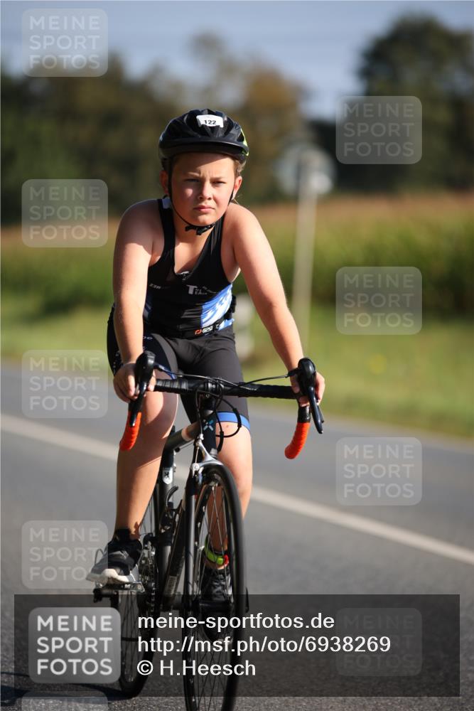 01.09.2024 - 17. Tribühne Triathlon H.Heesch http://msf.ph/oto/6938269 01.09.2024 09:44:08 Radfahren 122, 126 meine-sportfotos.de