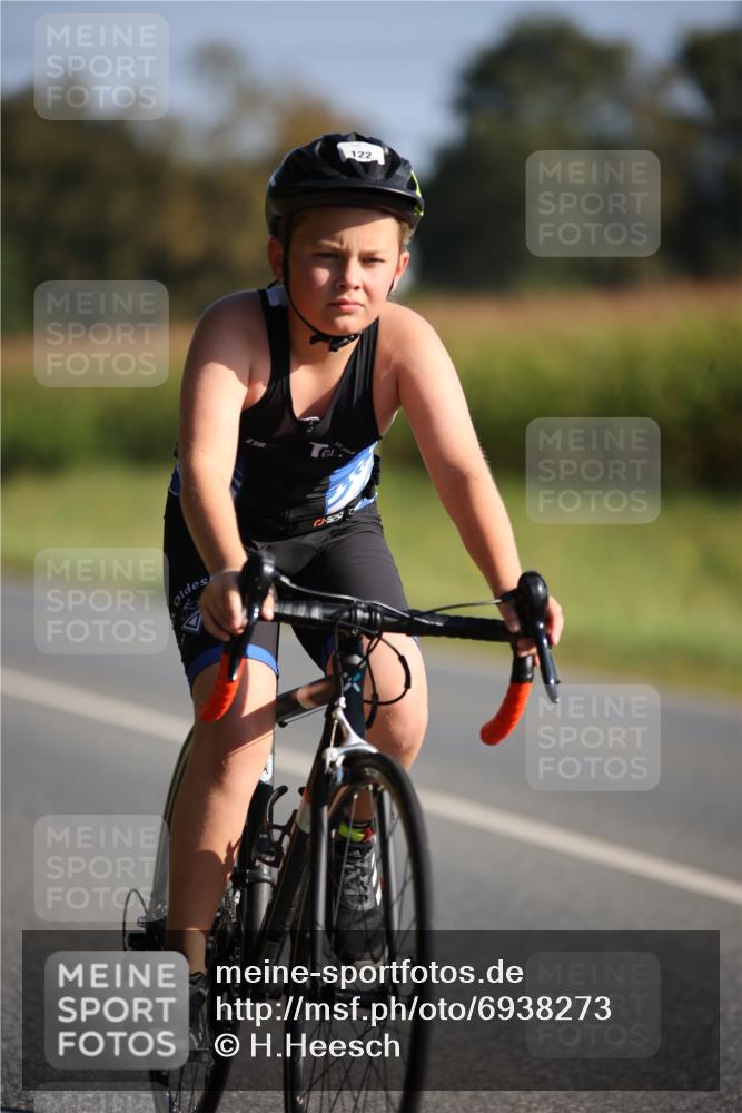 01.09.2024 - 17. Tribühne Triathlon H.Heesch http://msf.ph/oto/6938273 01.09.2024 09:44:08 Radfahren 122, 126 meine-sportfotos.de