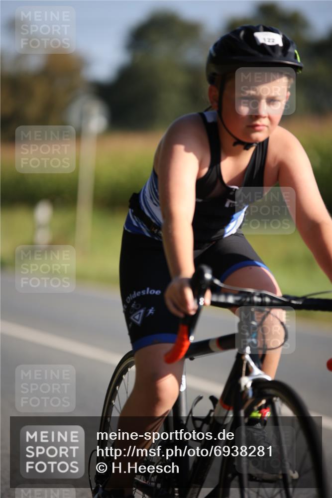 01.09.2024 - 17. Tribühne Triathlon H.Heesch http://msf.ph/oto/6938281 01.09.2024 09:44:08 Radfahren 122, 126 meine-sportfotos.de