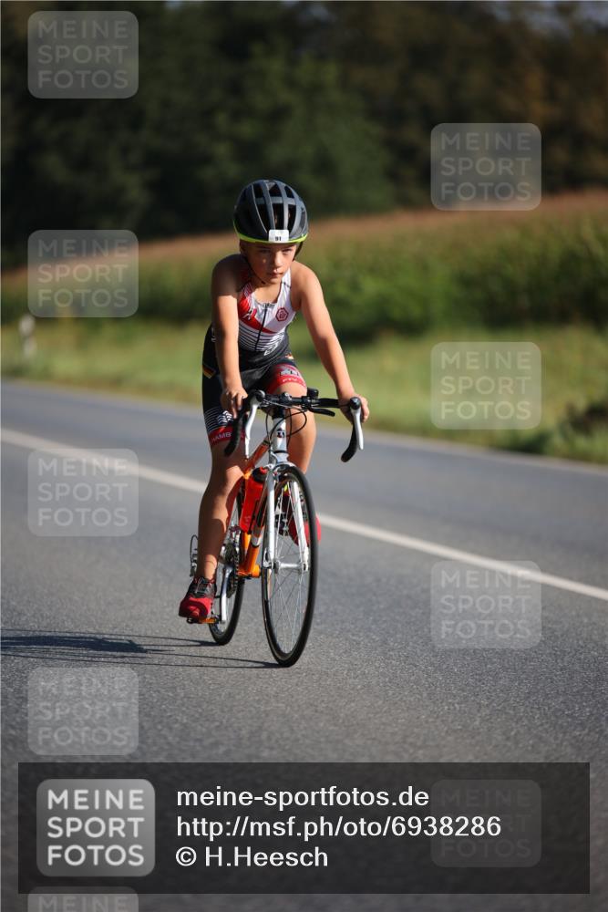 01.09.2024 - 17. Tribühne Triathlon H.Heesch http://msf.ph/oto/6938286 01.09.2024 09:44:37 Radfahren 91, 101 meine-sportfotos.de