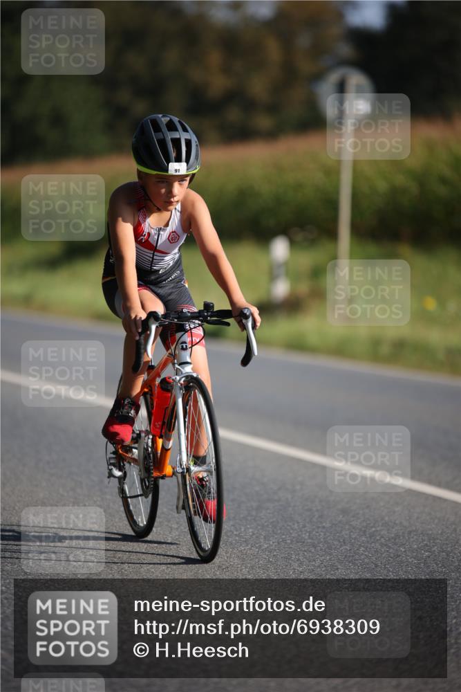01.09.2024 - 17. Tribühne Triathlon H.Heesch http://msf.ph/oto/6938309 01.09.2024 09:44:37 Radfahren 91, 101 meine-sportfotos.de