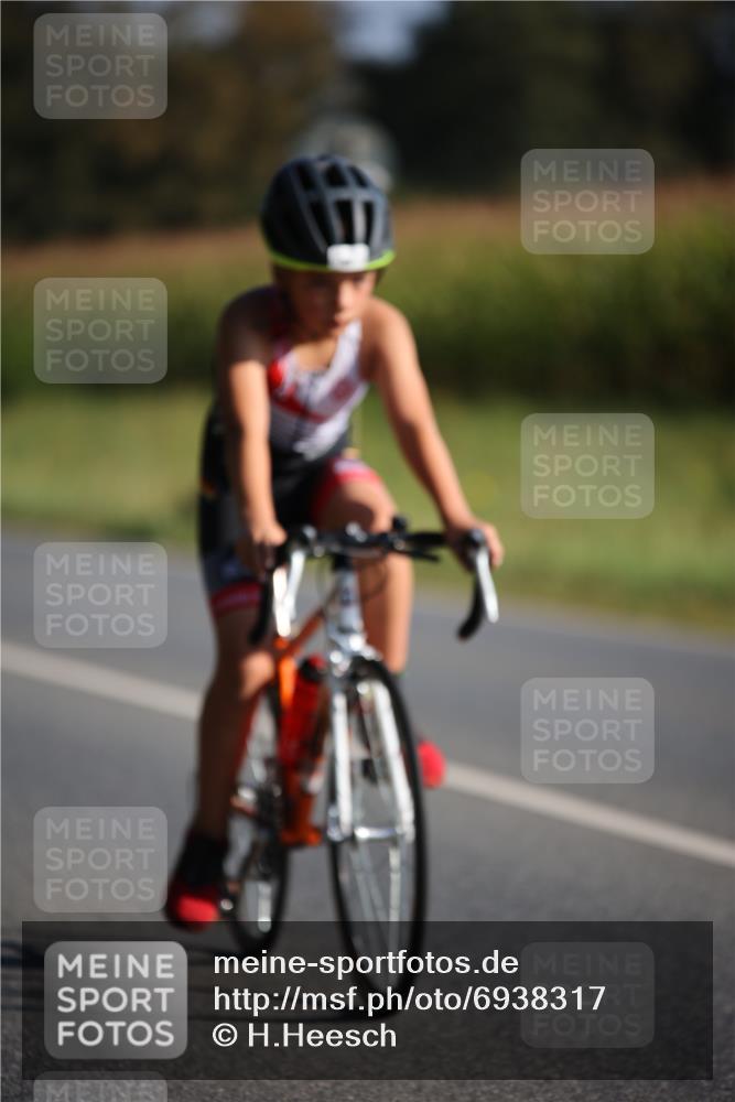 01.09.2024 - 17. Tribühne Triathlon H.Heesch http://msf.ph/oto/6938317 01.09.2024 09:44:38 Radfahren 91, 101 meine-sportfotos.de