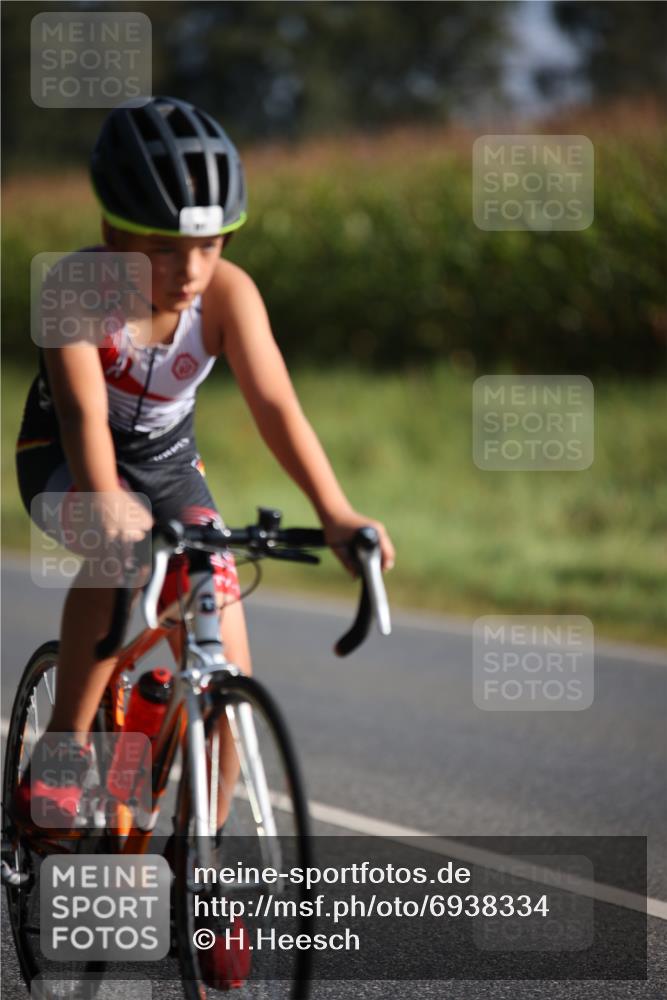 01.09.2024 - 17. Tribühne Triathlon H.Heesch http://msf.ph/oto/6938334 01.09.2024 09:44:38 Radfahren 91, 101 meine-sportfotos.de