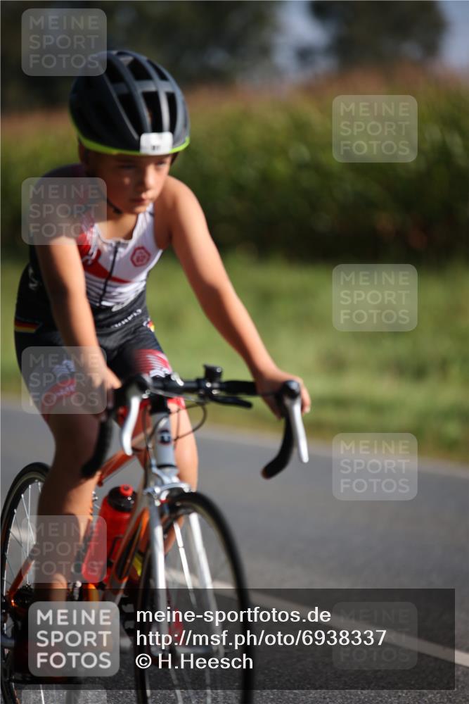 01.09.2024 - 17. Tribühne Triathlon H.Heesch http://msf.ph/oto/6938337 01.09.2024 09:44:38 Radfahren 91, 101 meine-sportfotos.de