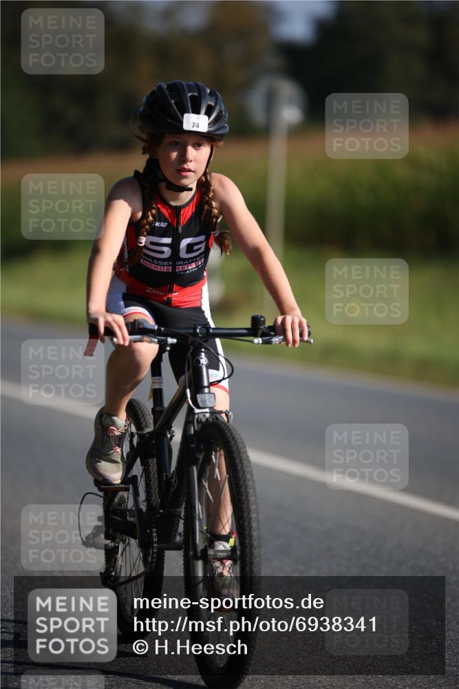 01.09.2024 - 17. Tribühne Triathlon H.Heesch http://msf.ph/oto/6938341 01.09.2024 09:45:14 Radfahren 74 meine-sportfotos.de