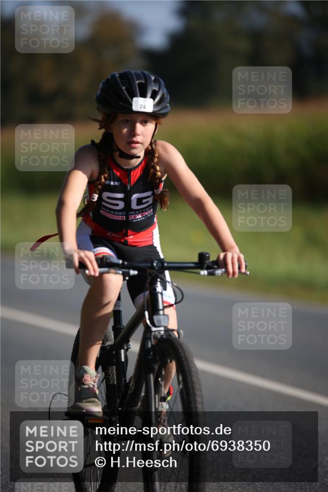 01.09.2024 - 17. Tribühne Triathlon H.Heesch http://msf.ph/oto/6938350 01.09.2024 09:45:14 Radfahren 74 meine-sportfotos.de
