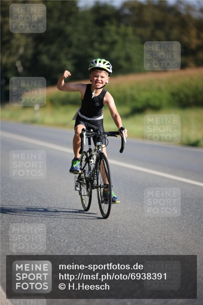01.09.2024 - 17. Tribühne Triathlon H.Heesch http://msf.ph/oto/6938391 01.09.2024 09:45:24 Radfahren 69 meine-sportfotos.de
