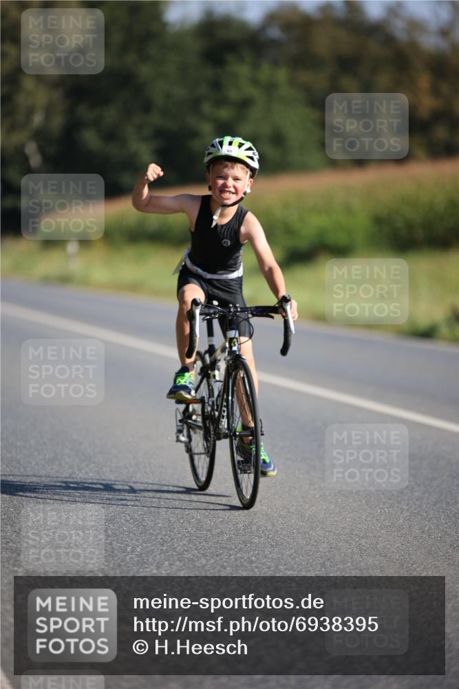 01.09.2024 - 17. Tribühne Triathlon H.Heesch http://msf.ph/oto/6938395 01.09.2024 09:45:25 Radfahren 69 meine-sportfotos.de