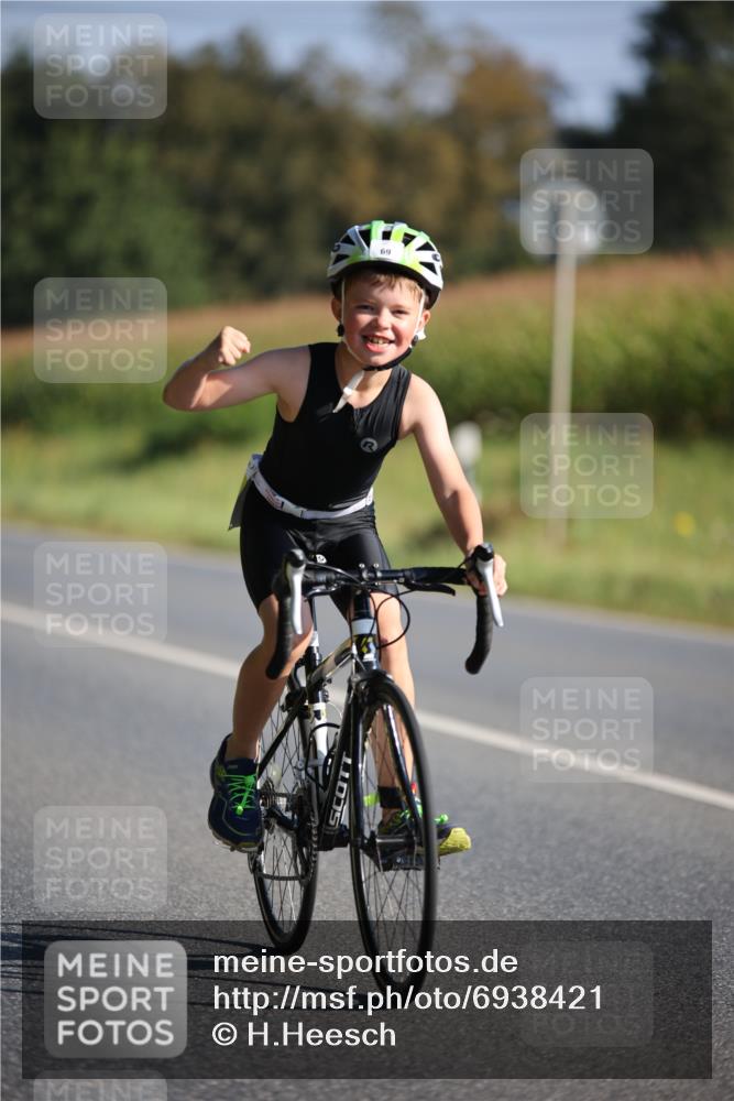 01.09.2024 - 17. Tribühne Triathlon H.Heesch http://msf.ph/oto/6938421 01.09.2024 09:45:25 Radfahren 69 meine-sportfotos.de