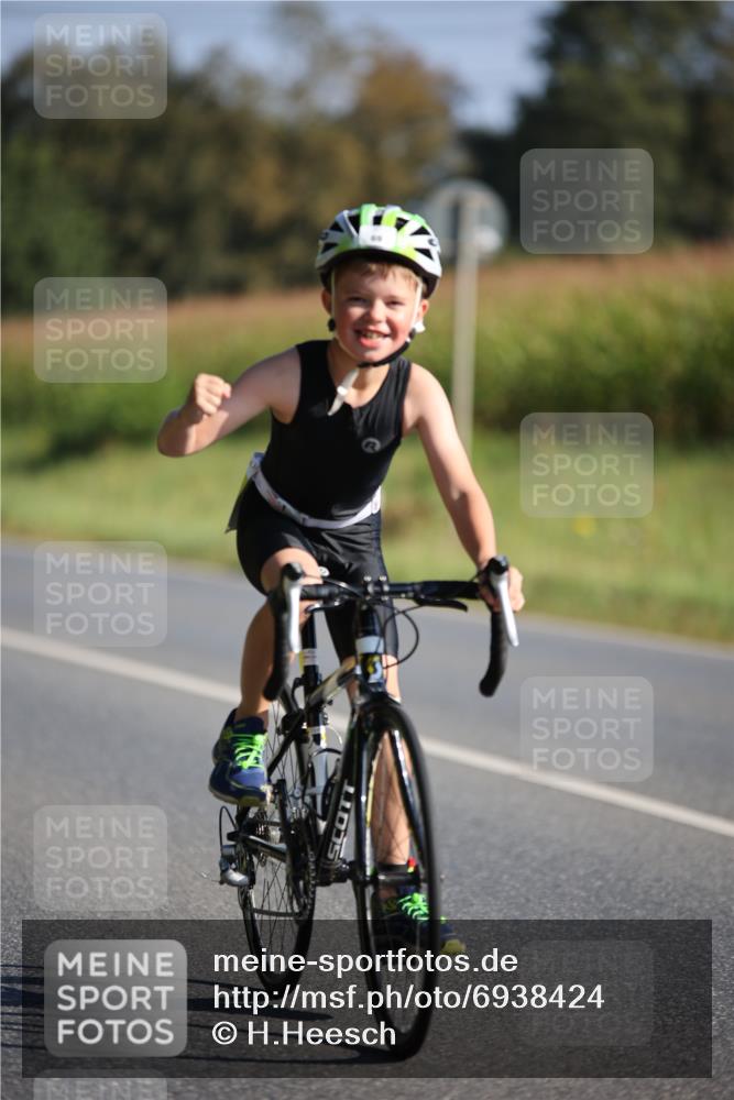 01.09.2024 - 17. Tribühne Triathlon H.Heesch http://msf.ph/oto/6938424 01.09.2024 09:45:25 Radfahren 69 meine-sportfotos.de