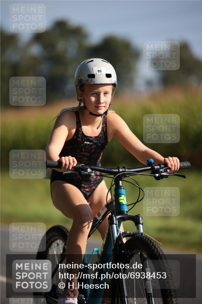 01.09.2024 - 17. Tribühne Triathlon H.Heesch http://msf.ph/oto/6938453 01.09.2024 09:45:37 Radfahren 95 meine-sportfotos.de