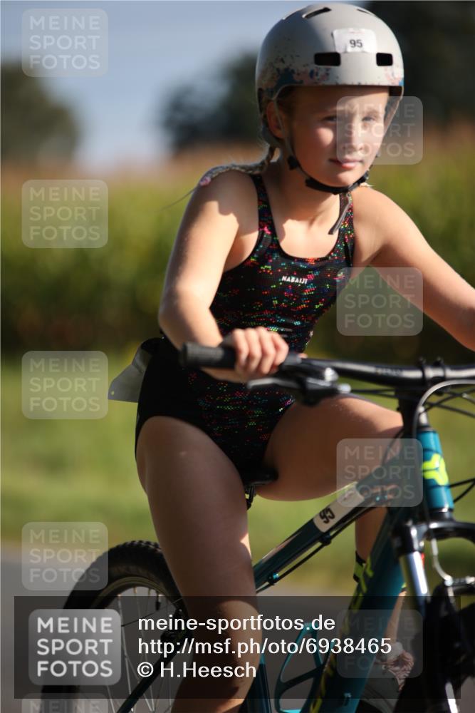 01.09.2024 - 17. Tribühne Triathlon H.Heesch http://msf.ph/oto/6938465 01.09.2024 09:45:38 Radfahren 95 meine-sportfotos.de