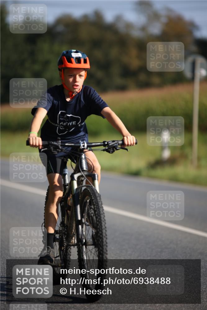 01.09.2024 - 17. Tribühne Triathlon H.Heesch http://msf.ph/oto/6938488 01.09.2024 09:46:21 Radfahren 116 meine-sportfotos.de