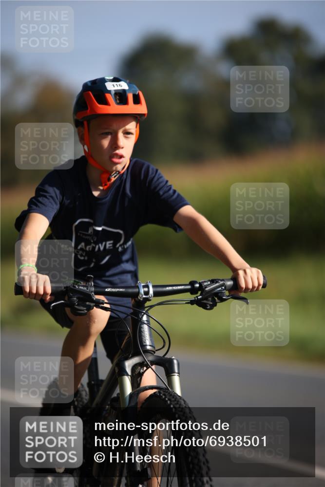01.09.2024 - 17. Tribühne Triathlon H.Heesch http://msf.ph/oto/6938501 01.09.2024 09:46:21 Radfahren 116 meine-sportfotos.de