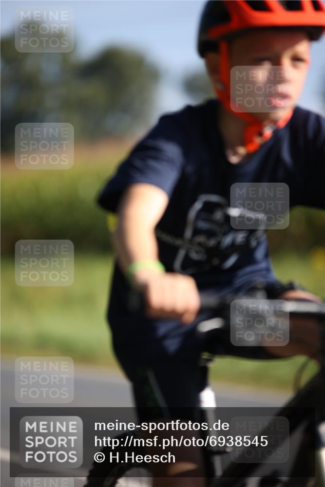 01.09.2024 - 17. Tribühne Triathlon H.Heesch http://msf.ph/oto/6938545 01.09.2024 09:46:21 Radfahren 116 meine-sportfotos.de