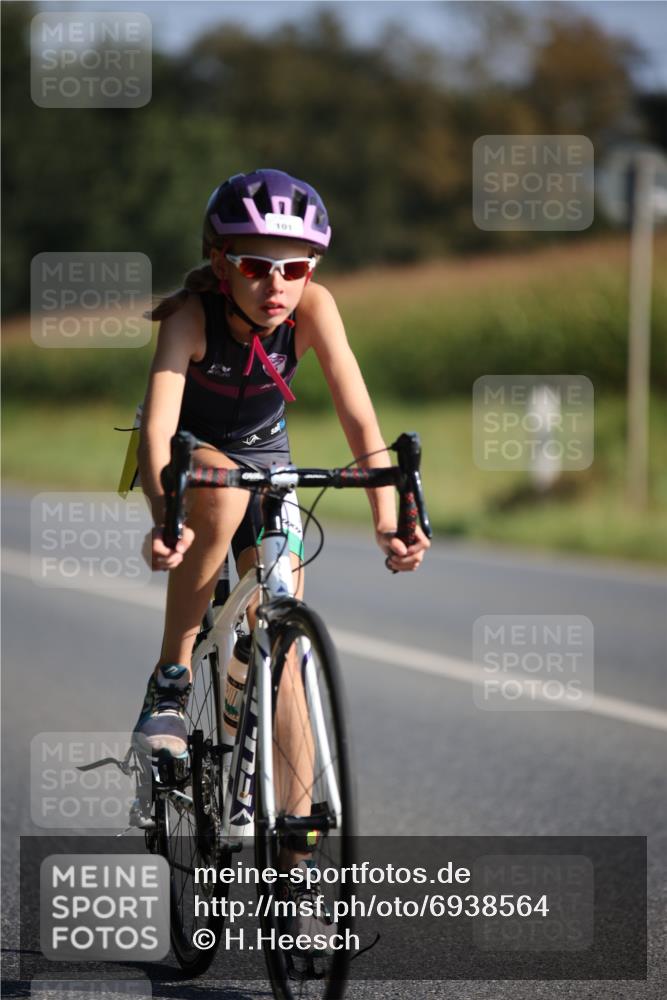 01.09.2024 - 17. Tribühne Triathlon H.Heesch http://msf.ph/oto/6938564 01.09.2024 09:47:03 Radfahren 101 meine-sportfotos.de