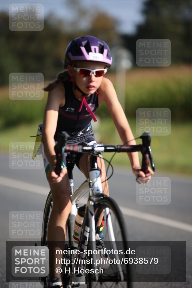 01.09.2024 - 17. Tribühne Triathlon H.Heesch http://msf.ph/oto/6938579 01.09.2024 09:47:03 Radfahren 101 meine-sportfotos.de