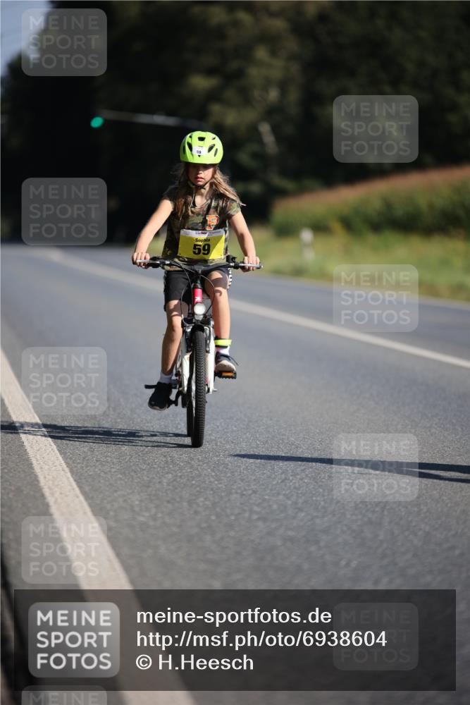 01.09.2024 - 17. Tribühne Triathlon H.Heesch http://msf.ph/oto/6938604 01.09.2024 10:05:26 Radfahren 59 meine-sportfotos.de